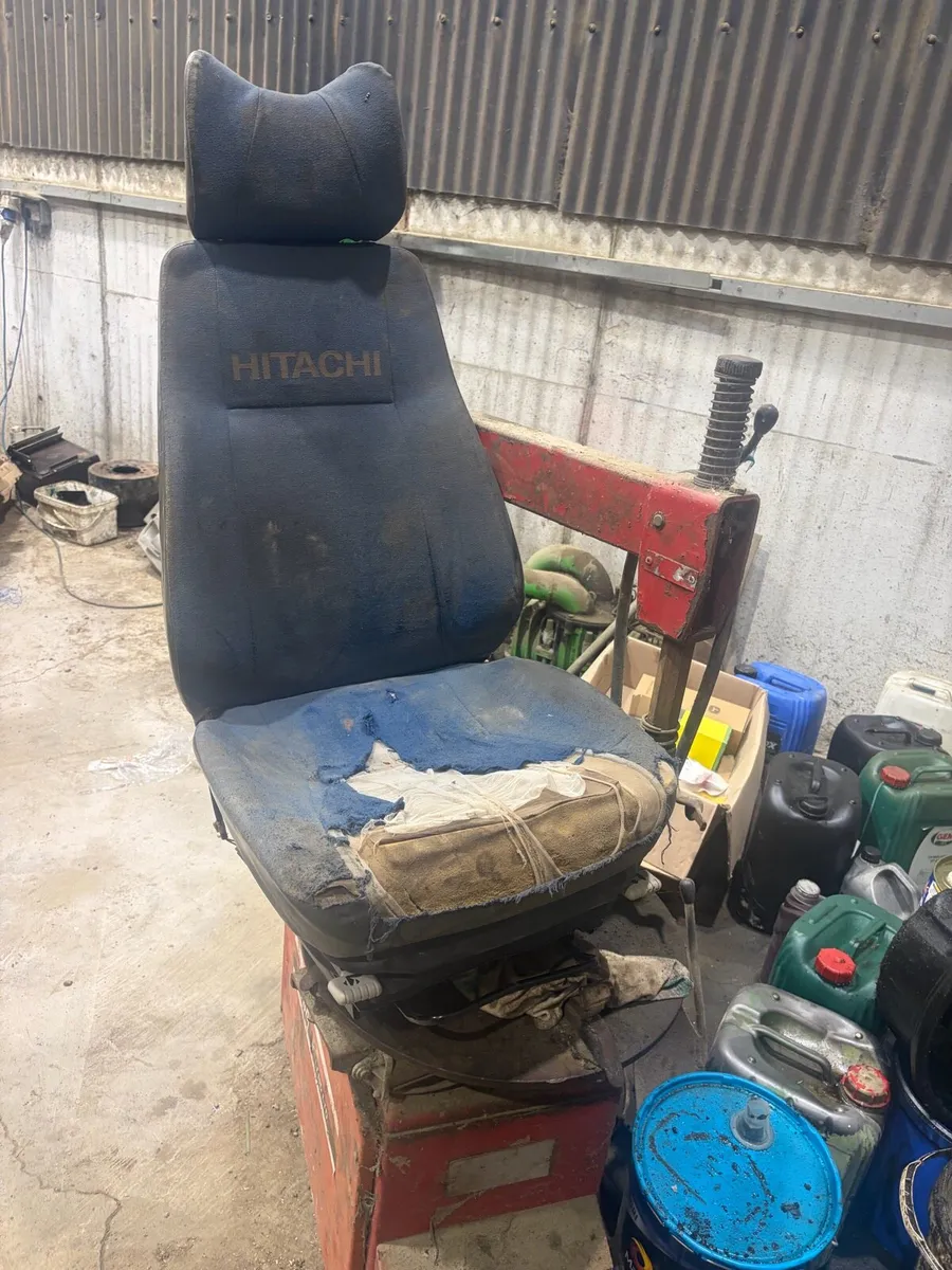 Hitachi 130-3 seat - Image 1