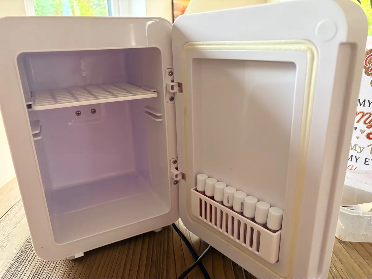Mini fridge for Girls Cosmetics - Image 2