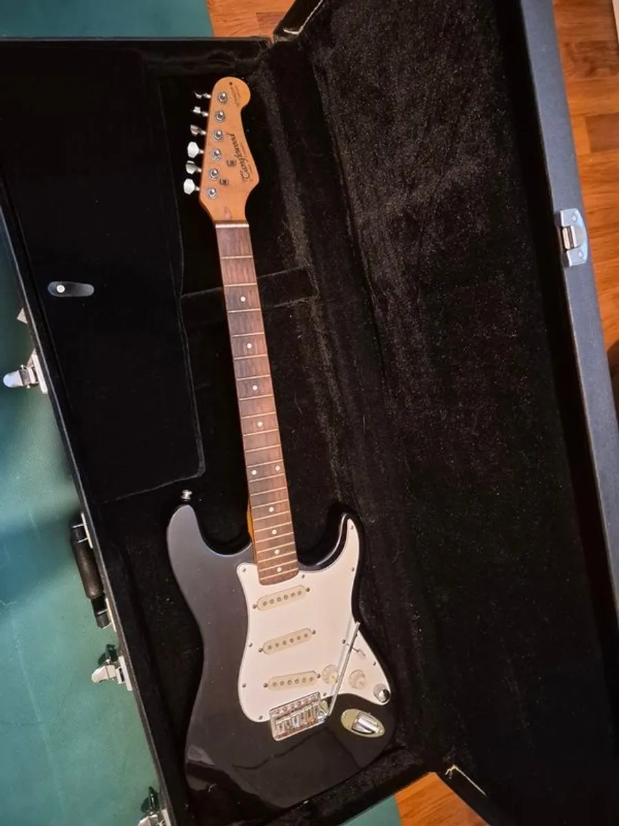Imitation Stratocaster & Thomann E-Guitar Hard Case - Image 1