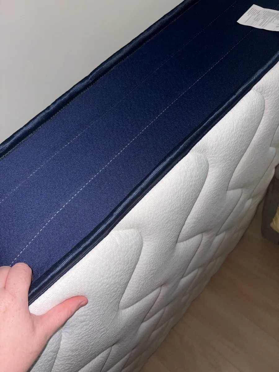 Small double mattress brand new - Image 3