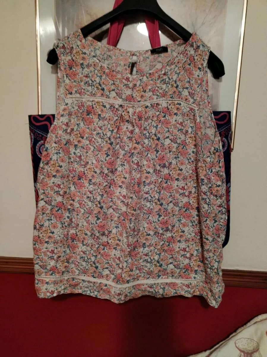 Selection ladies clothes - Image 3
