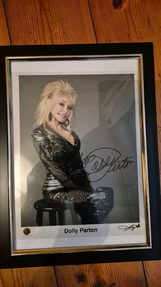 Dolly Parton Autographed Photo