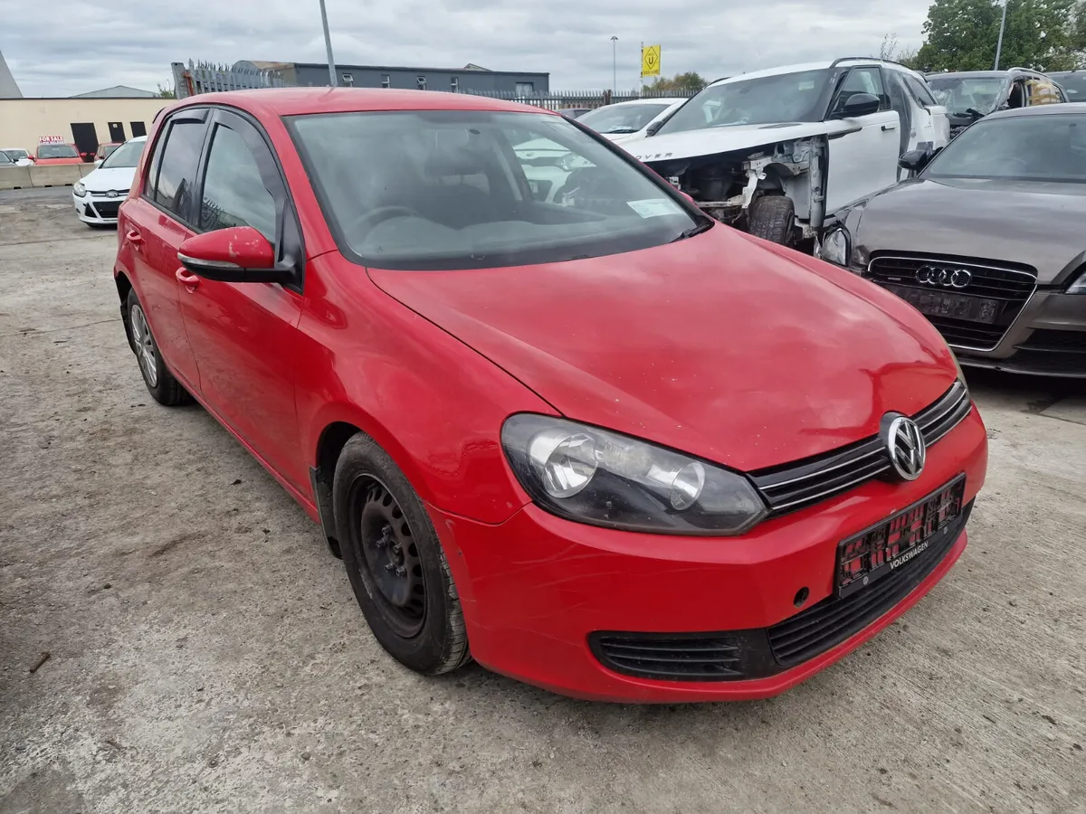 11 VW GOLF 1.6 TDI (CAY) FOR BREAKING - Image 1