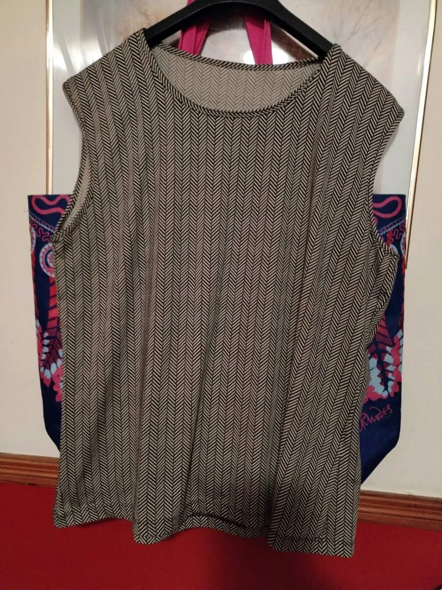 Selection of ladies clothes - Image 3