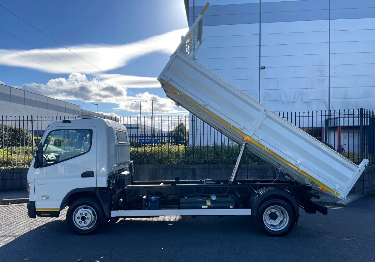 261 Pre Reg Canter 3.5T Thompson Steel Tipper - Image 4