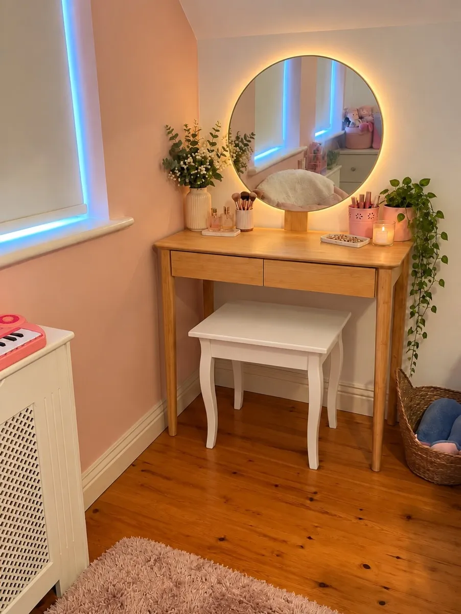 Dressing table