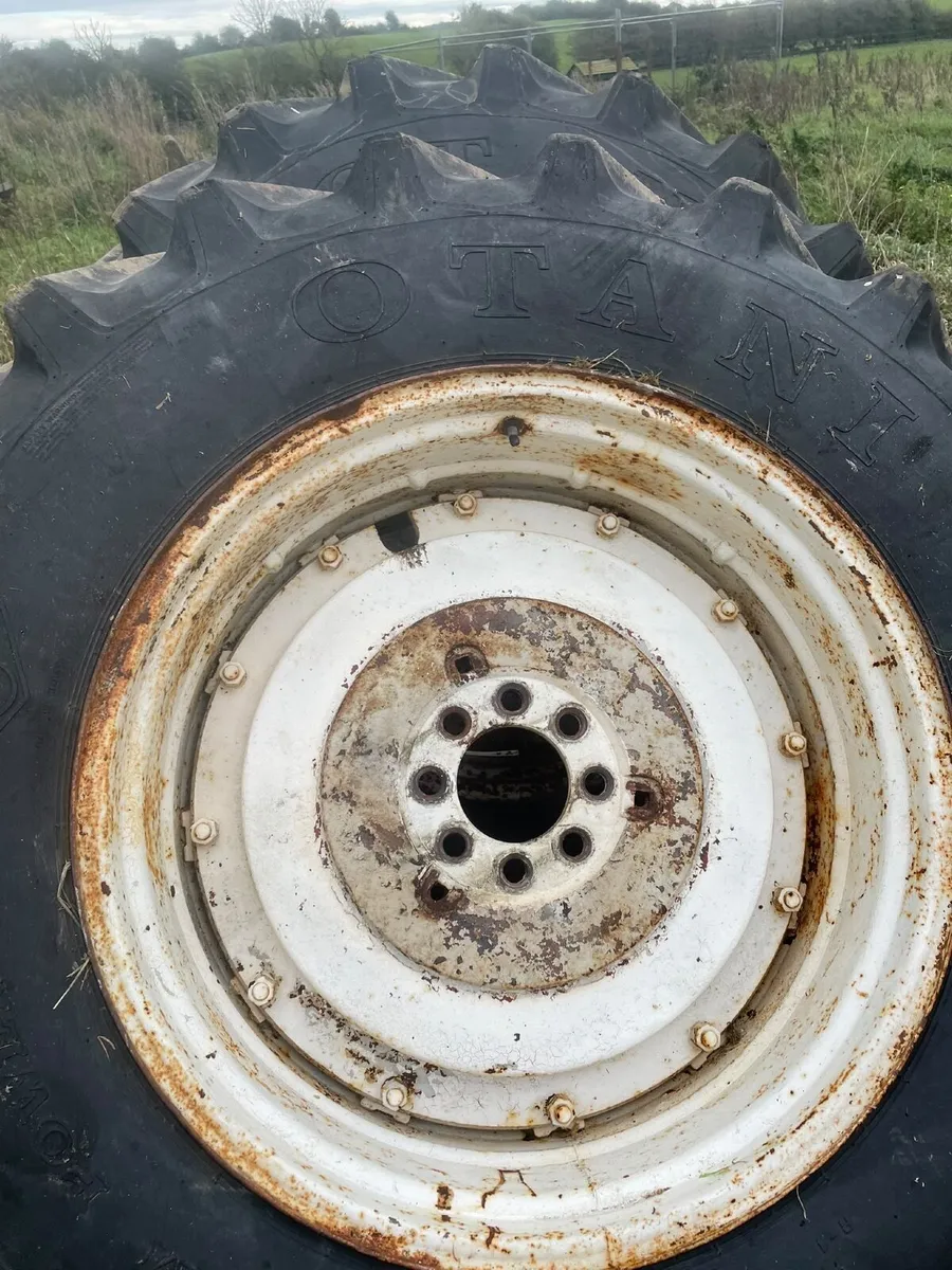 Ford Tractor - Image 2