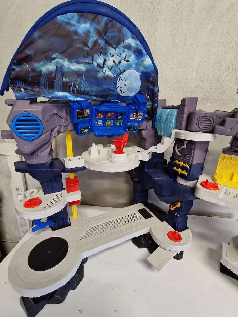 Batman Batcave Playset - Image 3