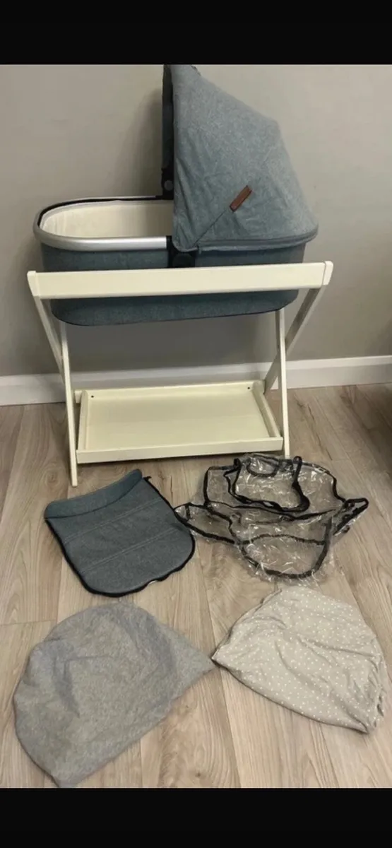 Uppababy vista bassinet and stand - Image 1
