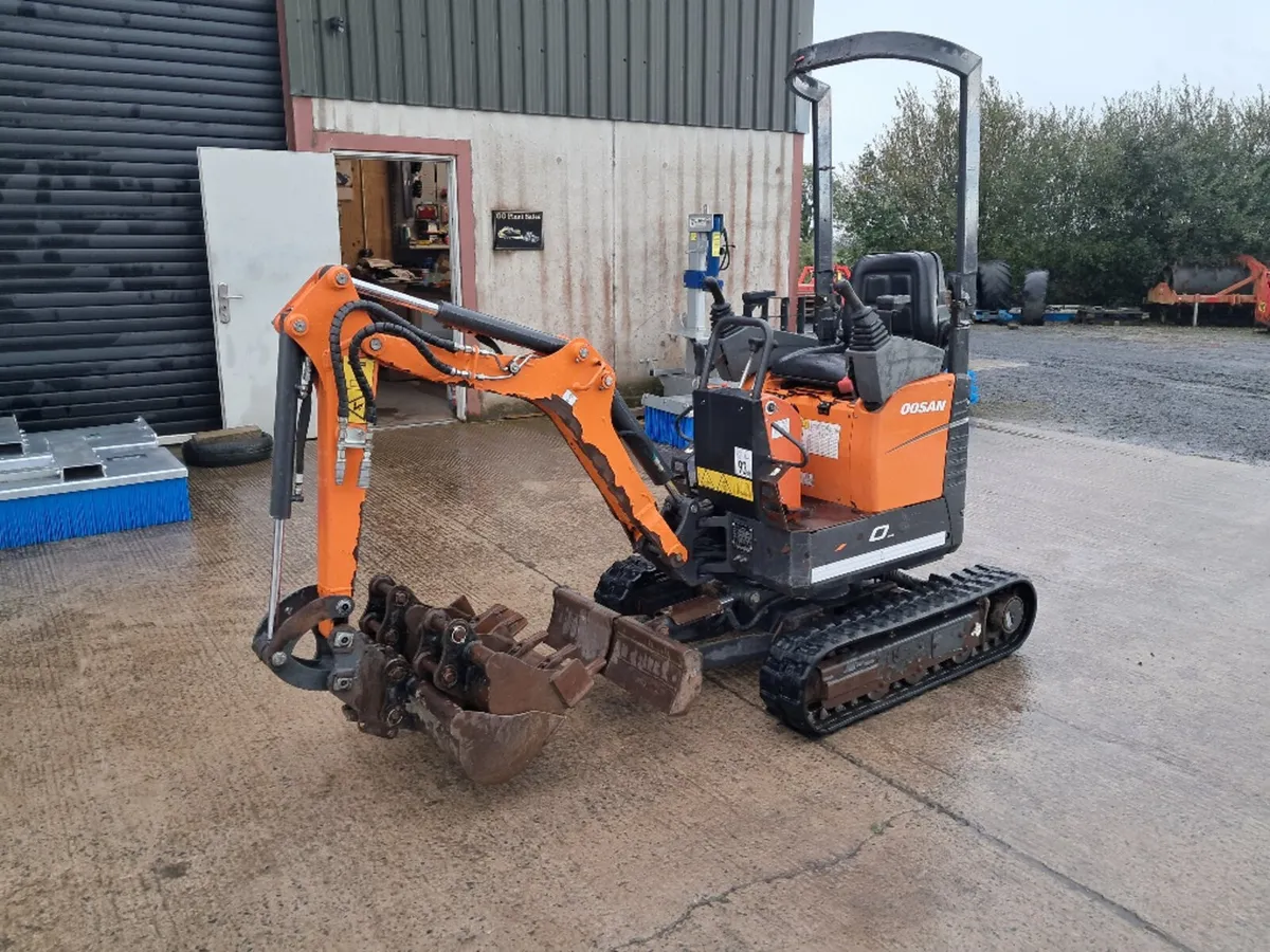 2021 Doosan DX10Z micro digger - Image 1