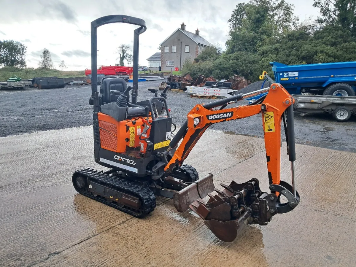 2021 Doosan DX10Z micro digger - Image 3