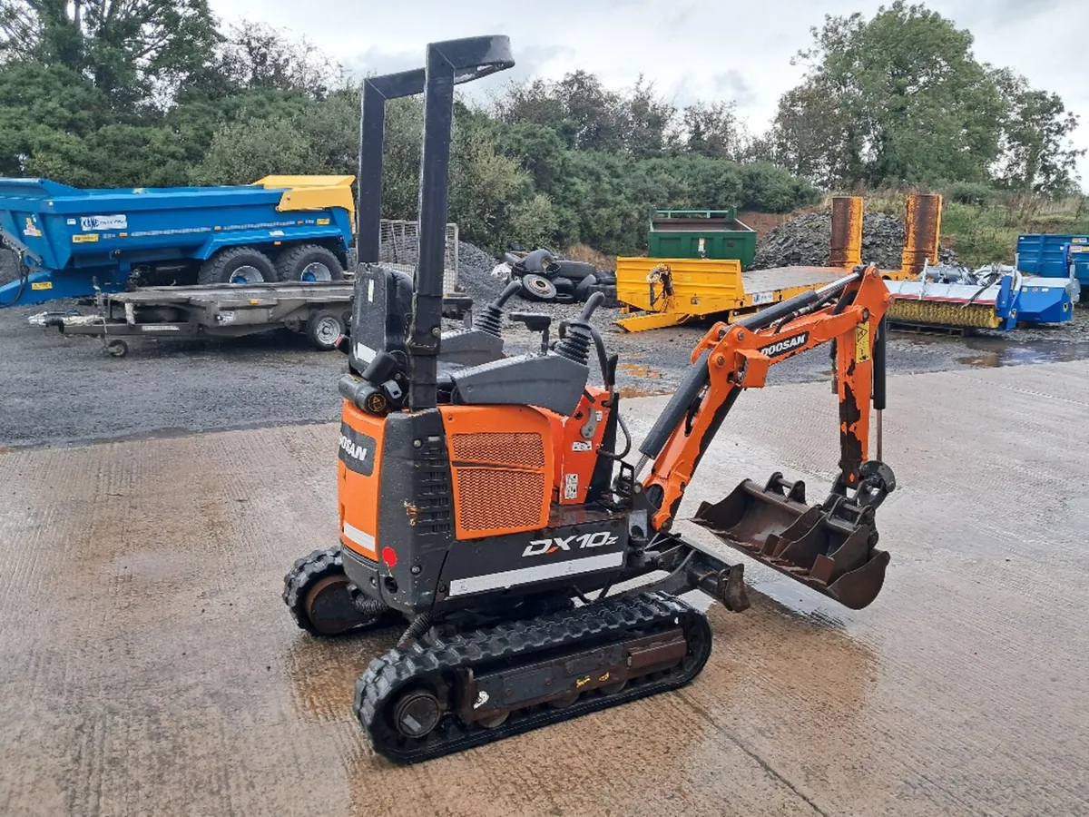 2021 Doosan DX10Z micro digger - Image 4