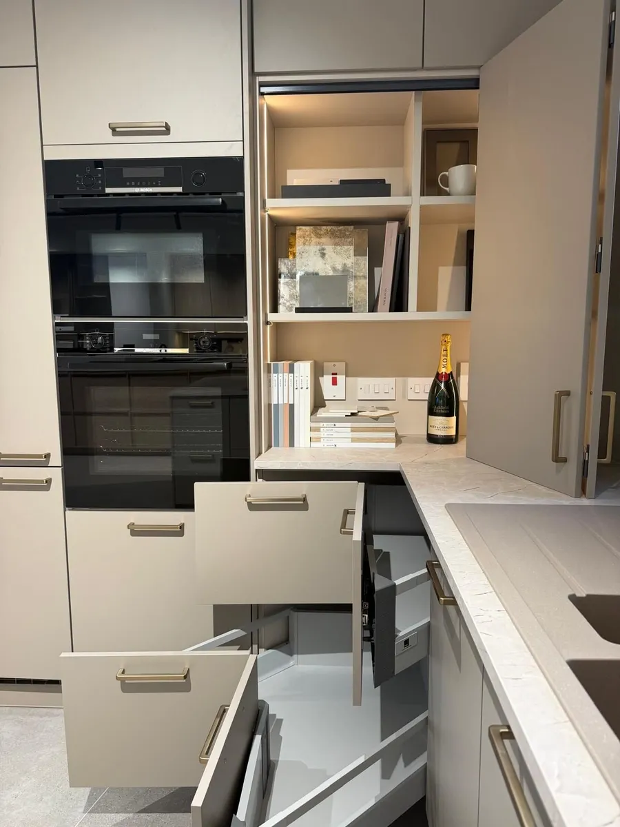 Ex Display Bauformat Kitchen & Bosch Package - Image 3