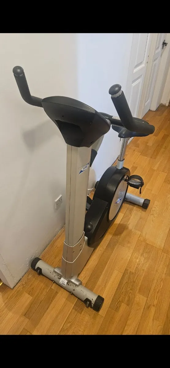 Exercise bike - Image 2