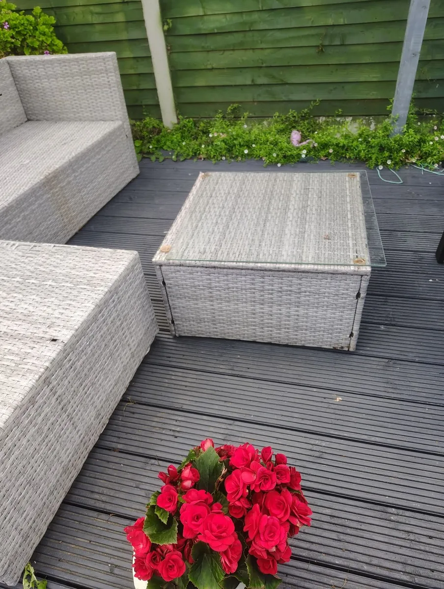 Garden furniture - Image 1