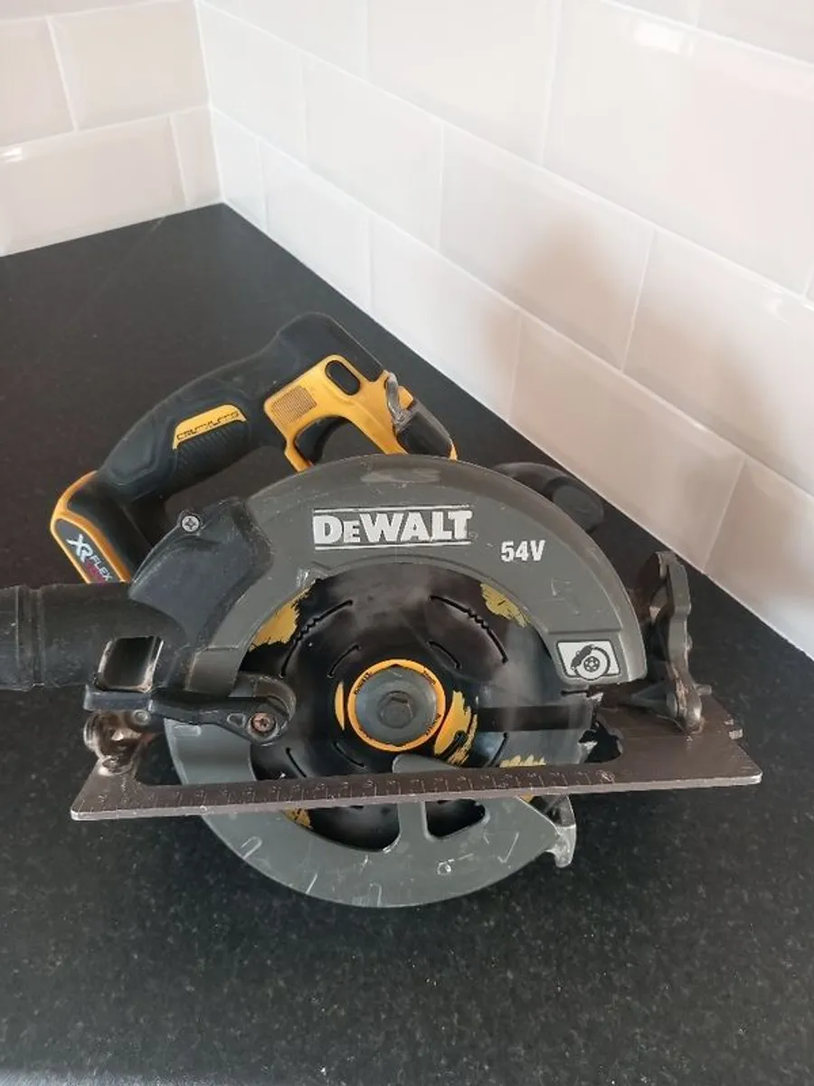 dewalt skill saw 54v - Image 1