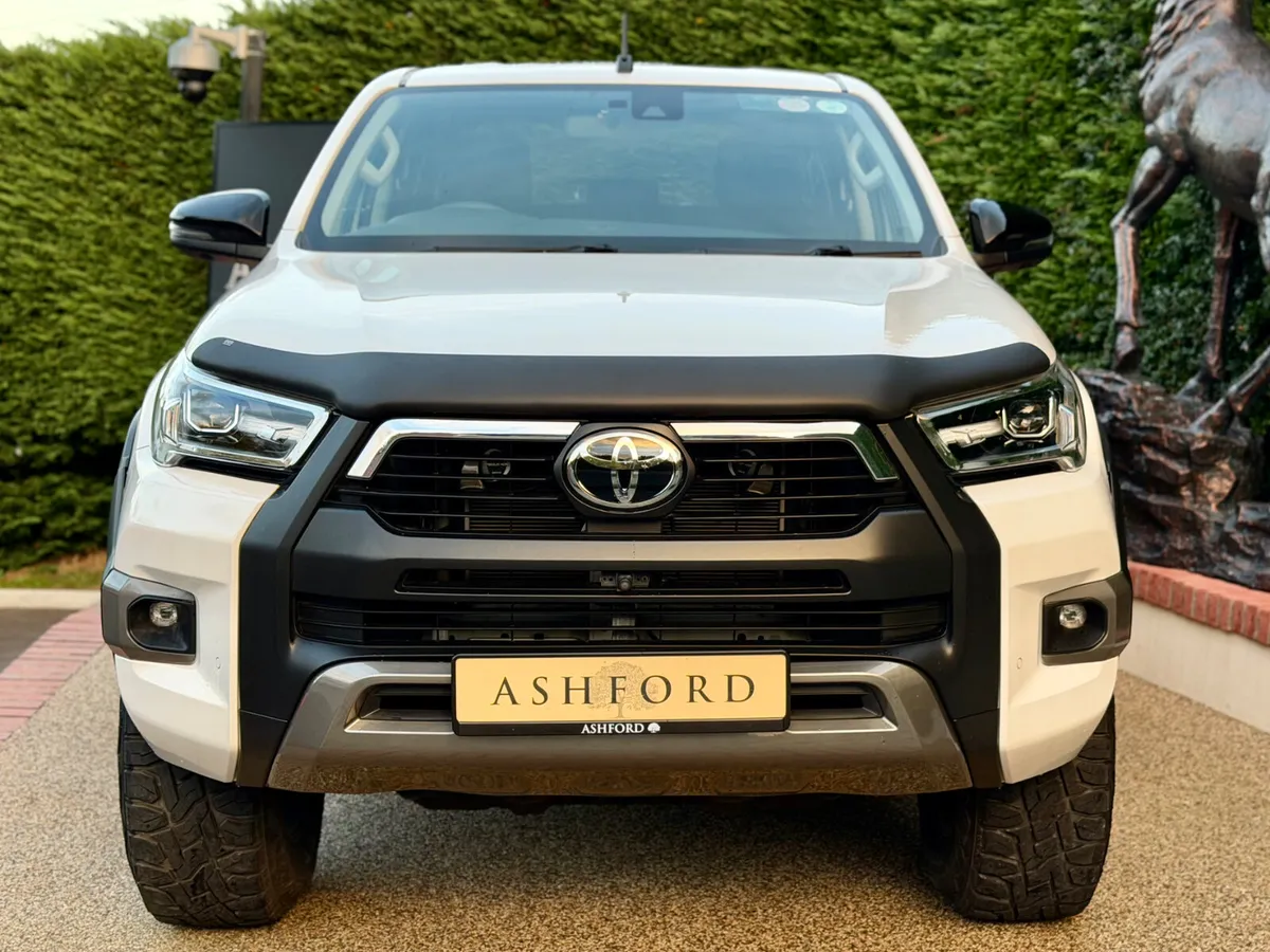232 HILUX GREAT SPEC LOW KM WITH VAT - Image 2