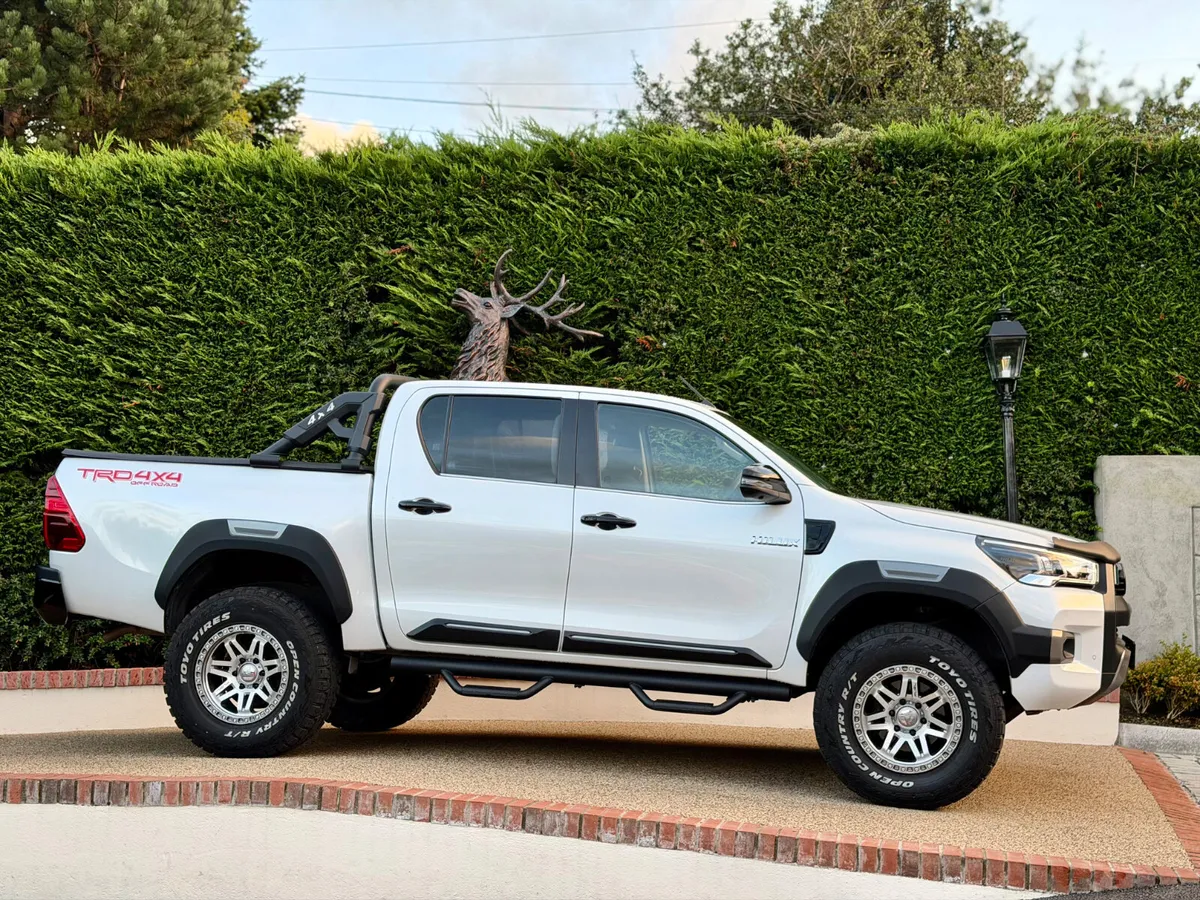 232 HILUX GREAT SPEC LOW KM WITH VAT - Image 3
