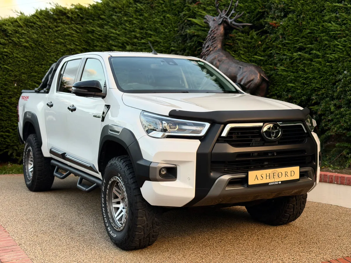 232 HILUX GREAT SPEC LOW KM WITH VAT - Image 1