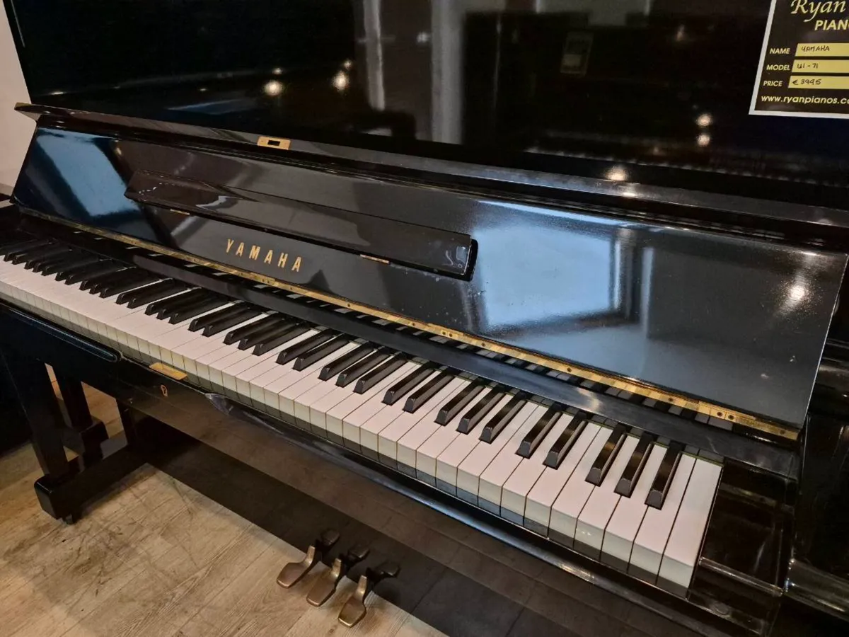 YAMAHA U1 PIANO