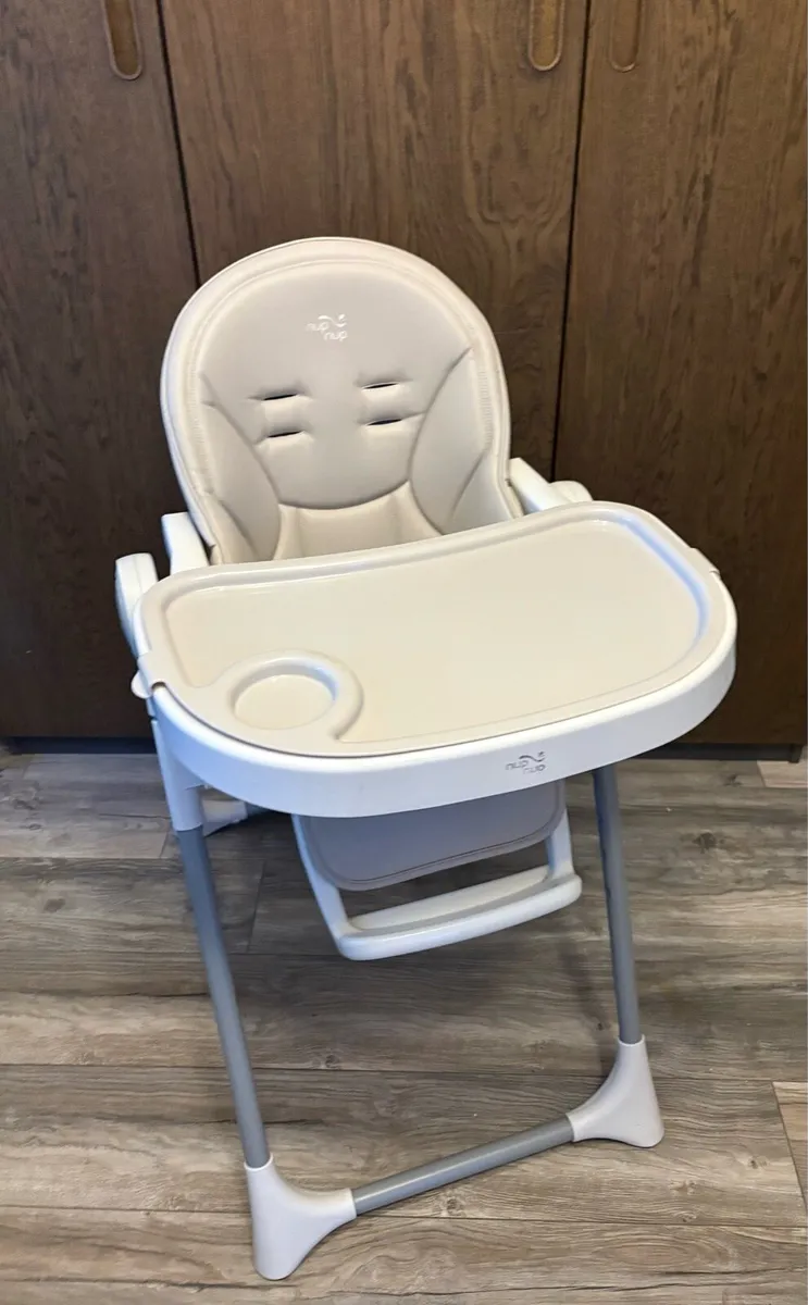 Baby high chair - Image 1
