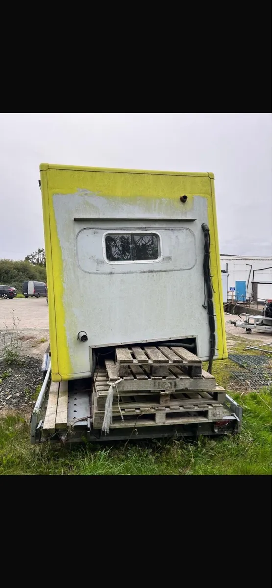 Ambulance unit - Image 2