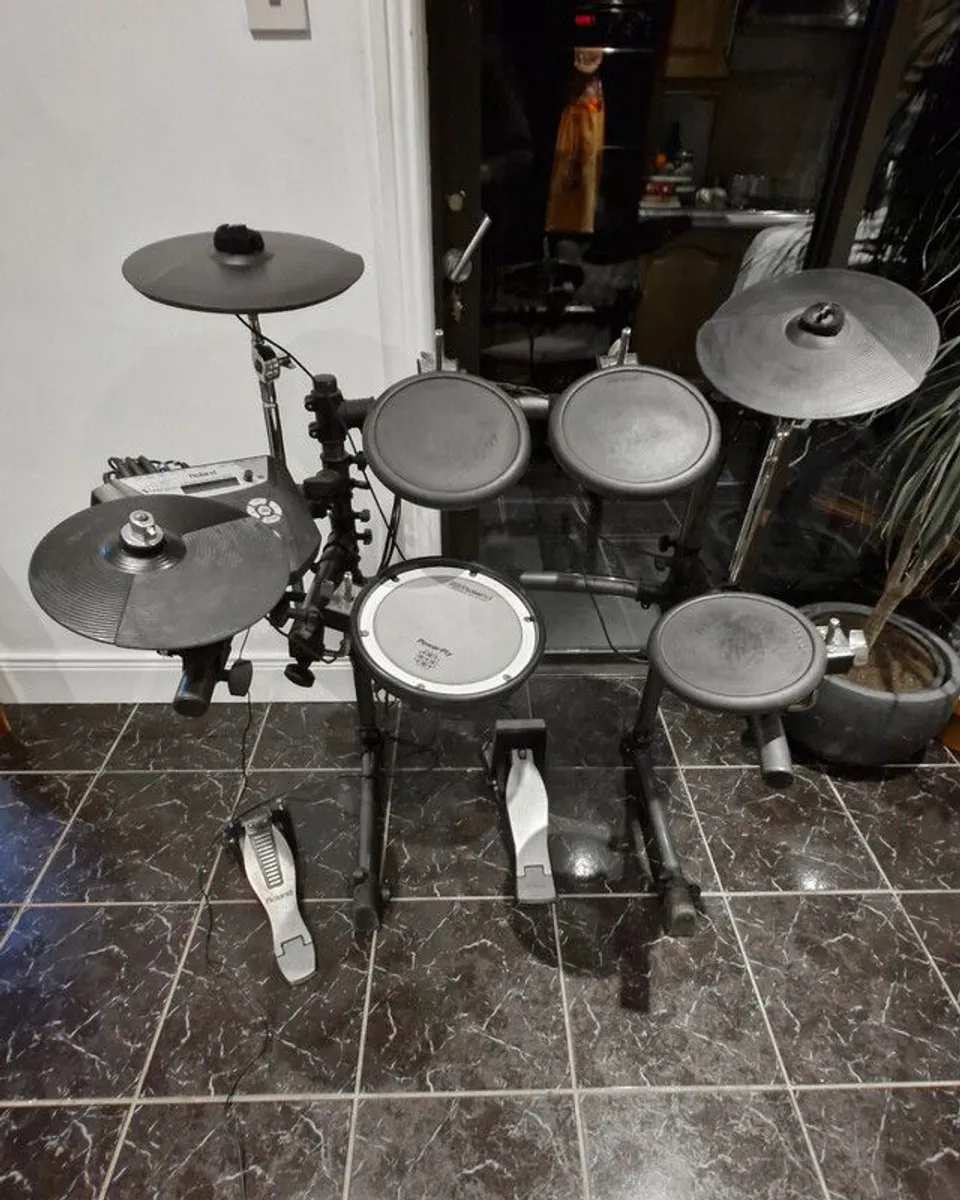 Roland TD6V Electronic Drumkit - Image 1