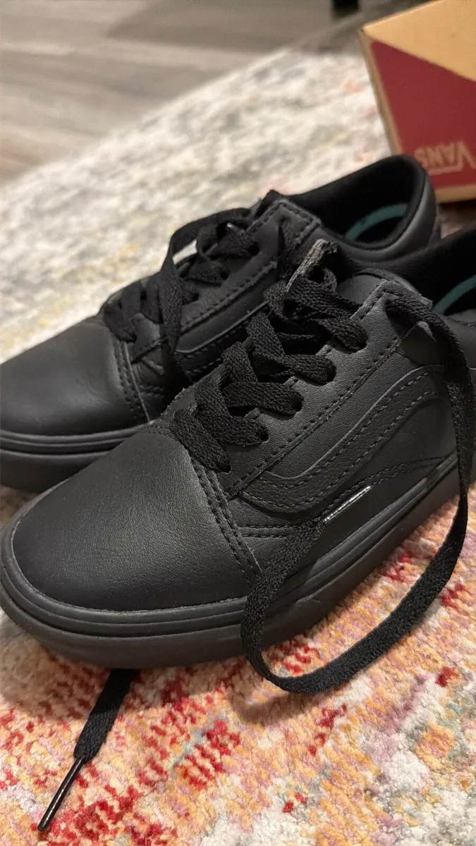 Kids shoes - Image 1