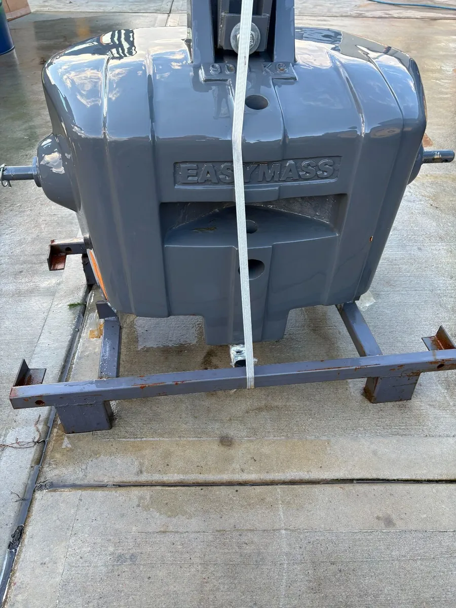 Quicke 900KG Weight block - Image 2