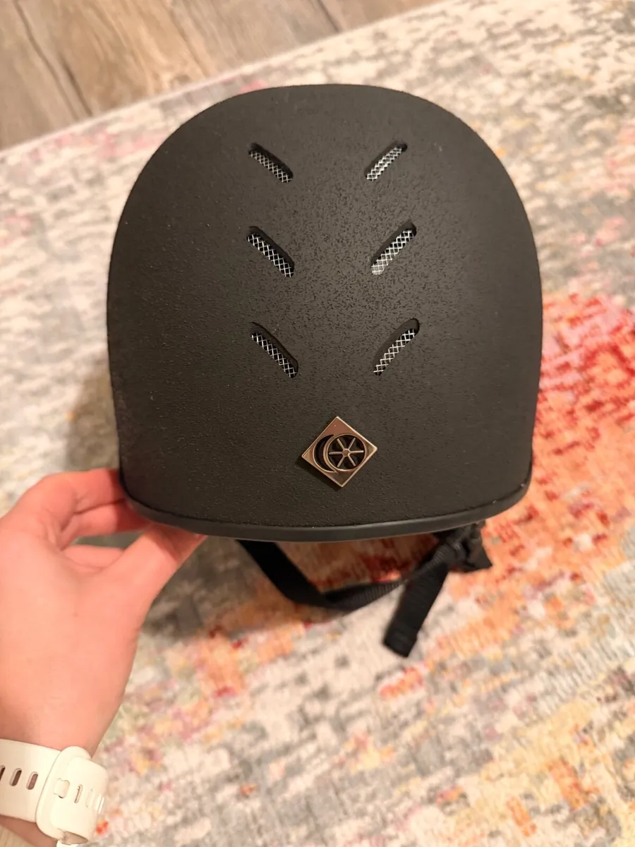 Horse riding helmet - Image 1