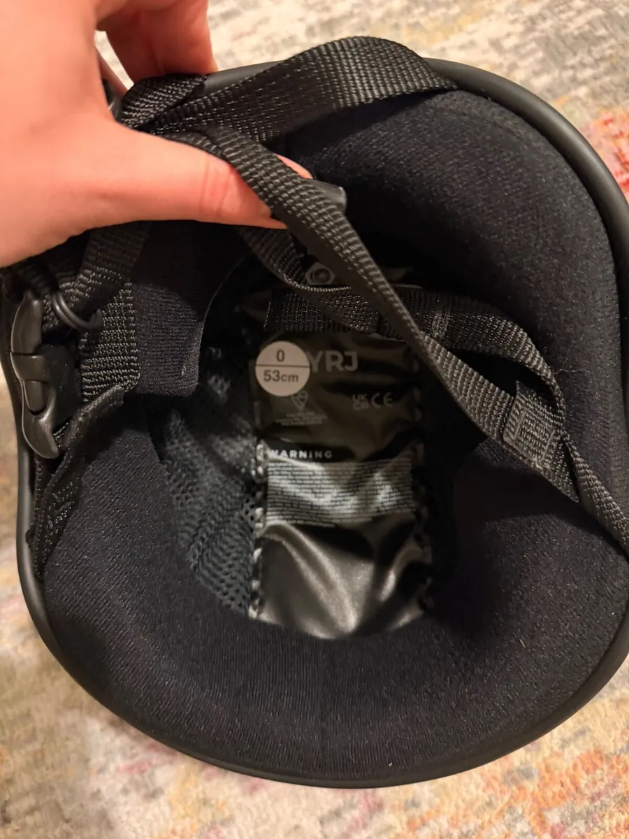 Horse riding helmet - Image 2