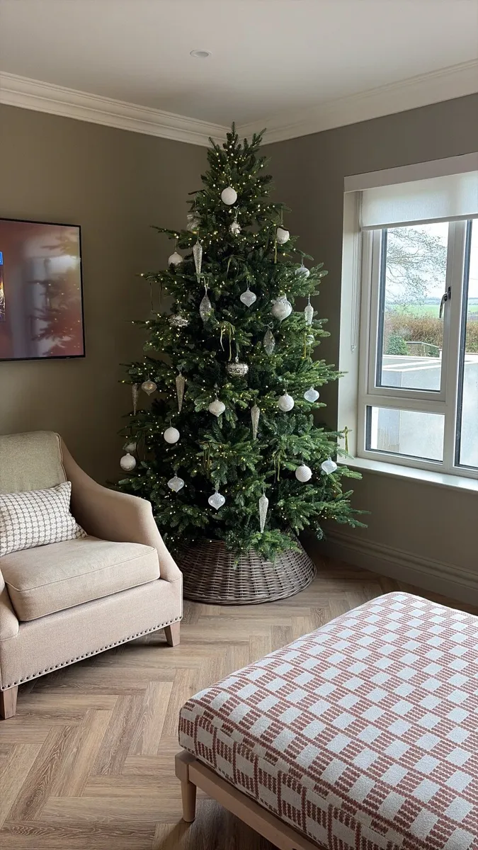 8ft Rockefeller Pre-Lit Christmas Tree - Image 2
