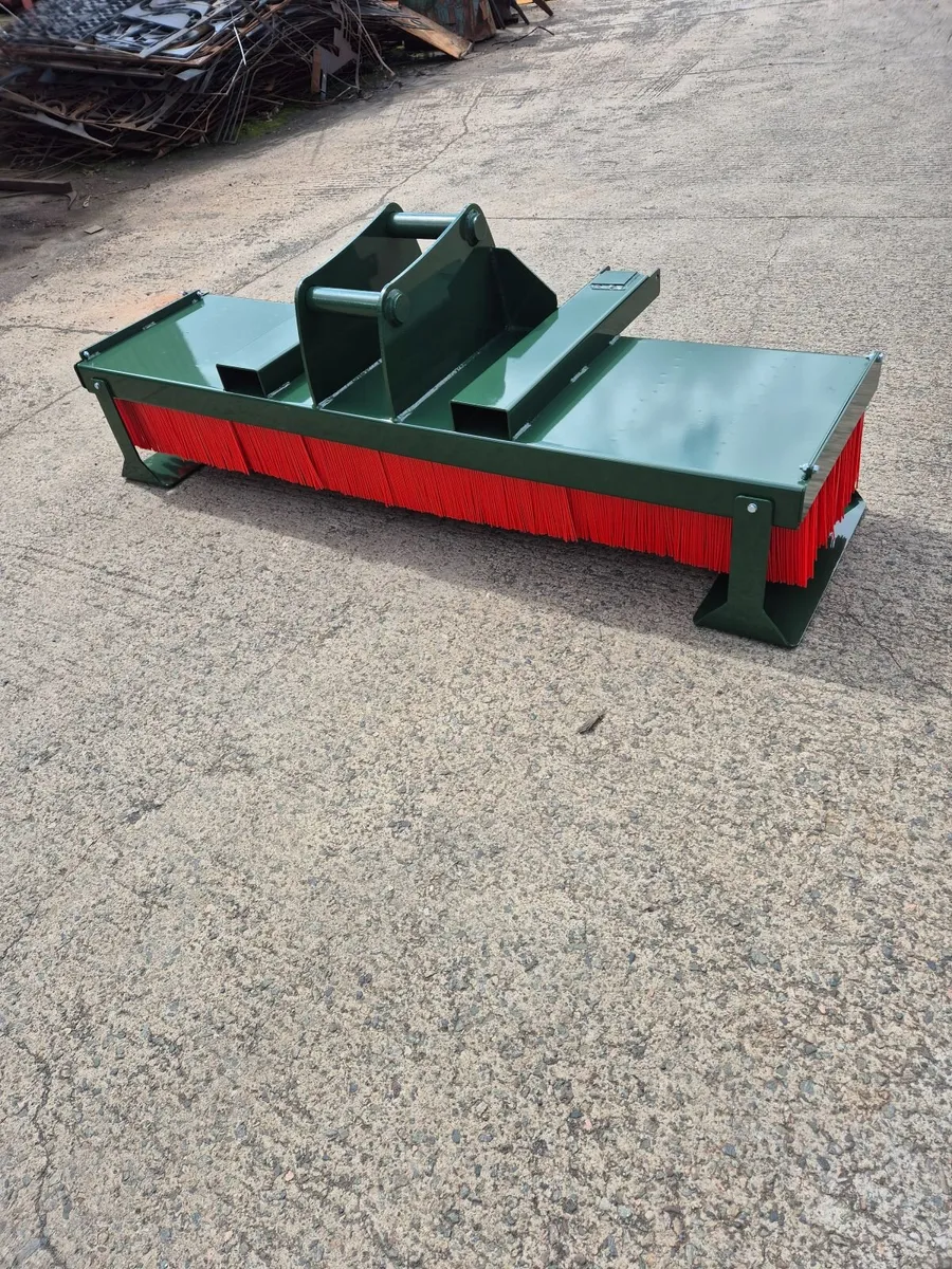 Excavator brush/broom - Image 2