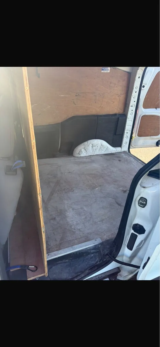 Van - Image 3