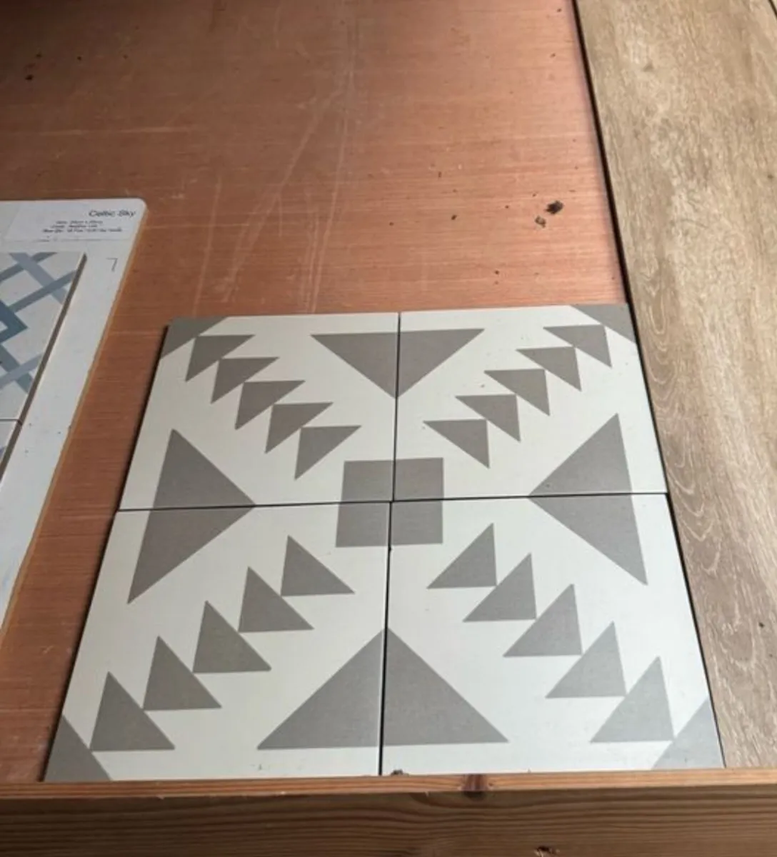 Joblot Tile - Grey Pattern Tile