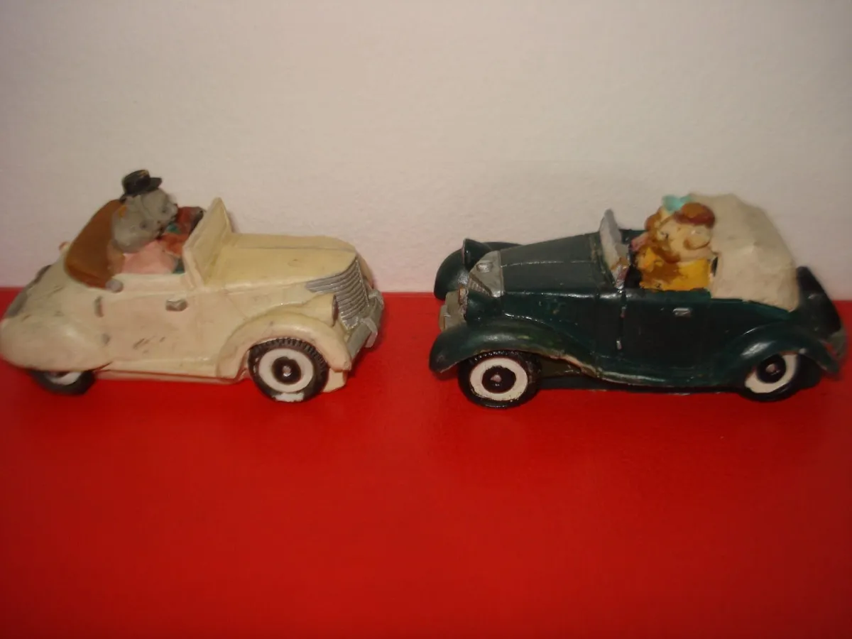 VINTAGE RESIN JC FIGURINE MODEL SPORTS CARS. - Image 3