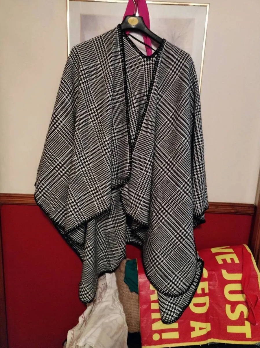 Selection of ladies clothes - Image 1