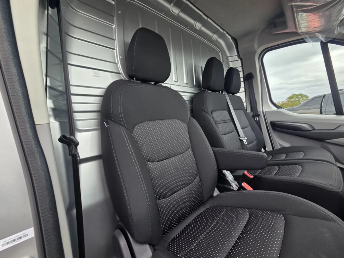Maxus DELIVER 9 LUX MODEL 5 YEAR WARRANTY - Image 4