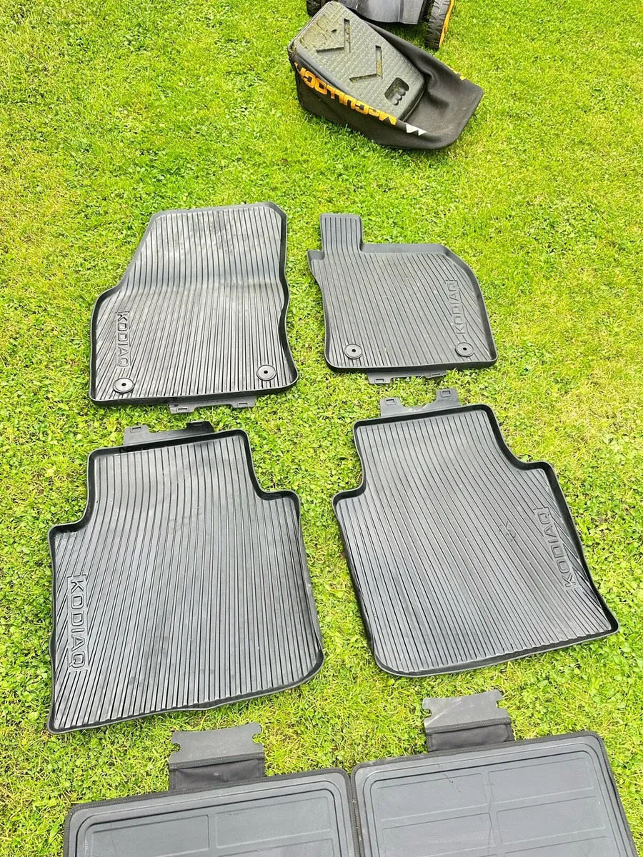 Oem Skoda kodiaq 7 seater rubber mats and boot lin - Image 2