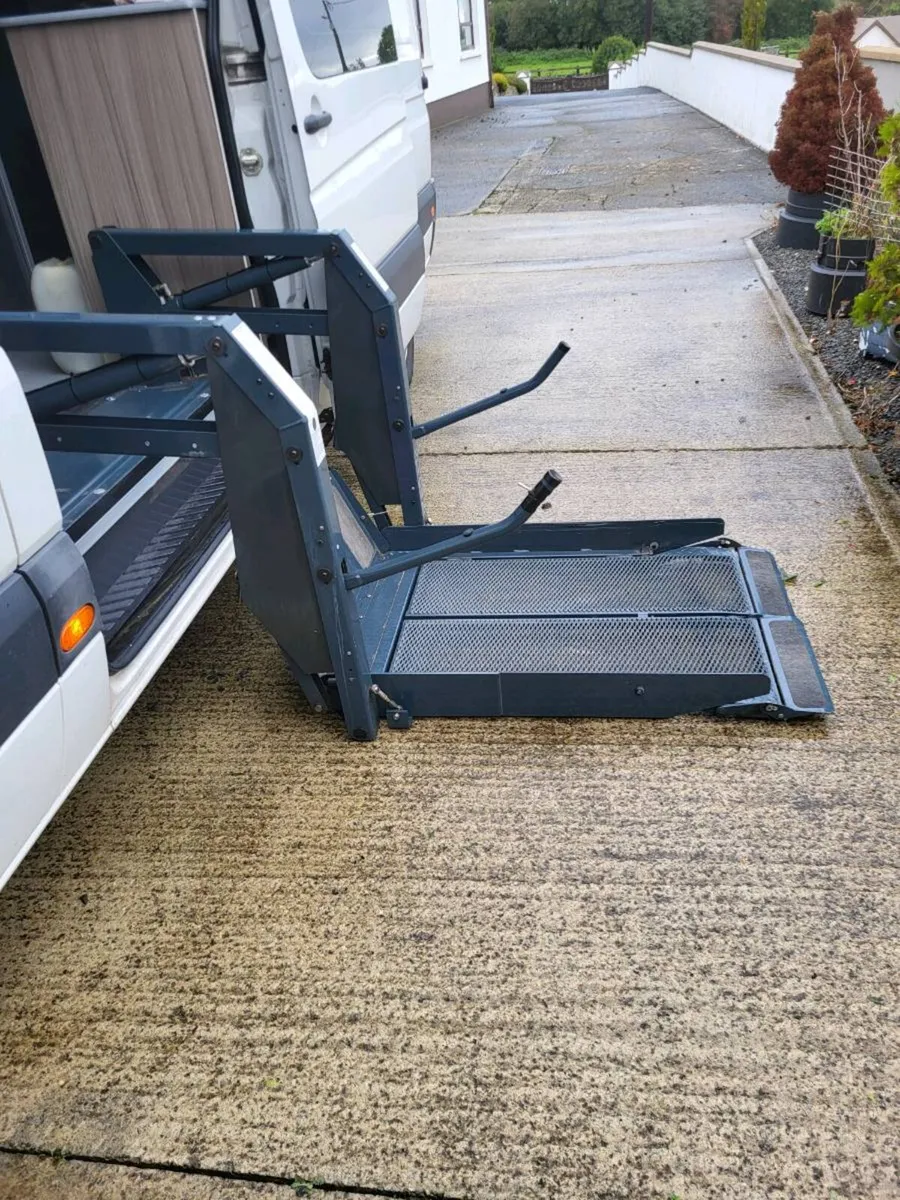 Wheelchair lift - Image 2
