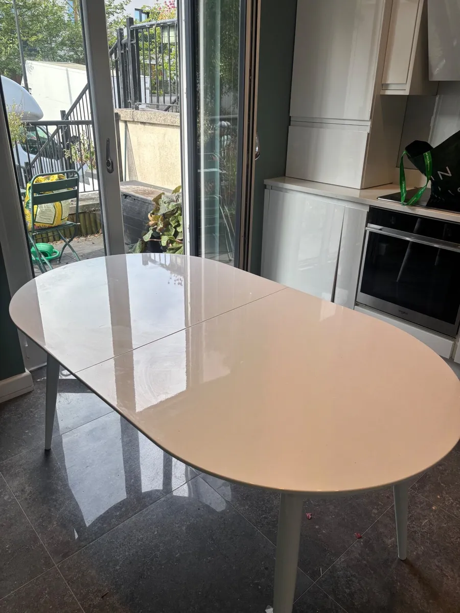 Dining table and chairs - Image 1