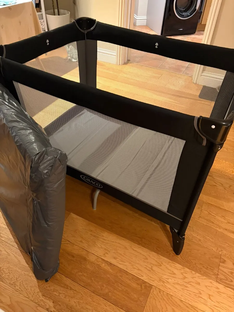 Graco Travel Cot / Playpen - Image 4