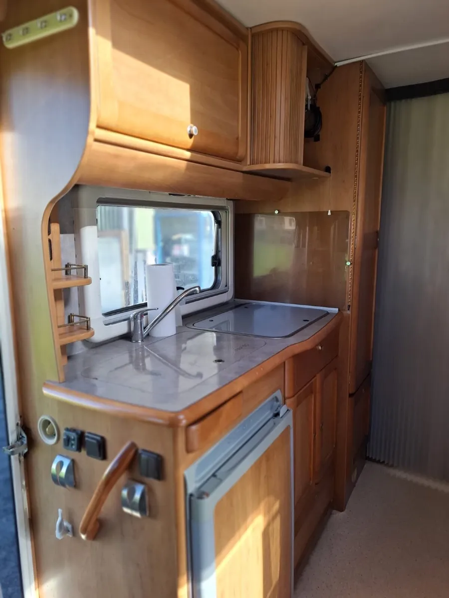 Camper van - Image 4