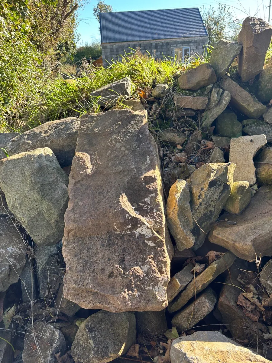 Building stone. - Image 1