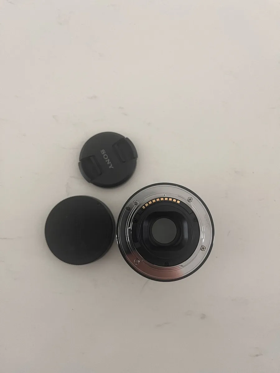 Sony E 35mm f/1.8 OSS Lens - Image 4