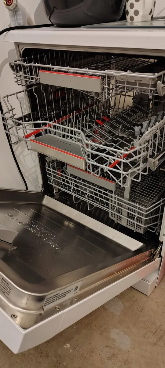 Dishwasher - Image 1