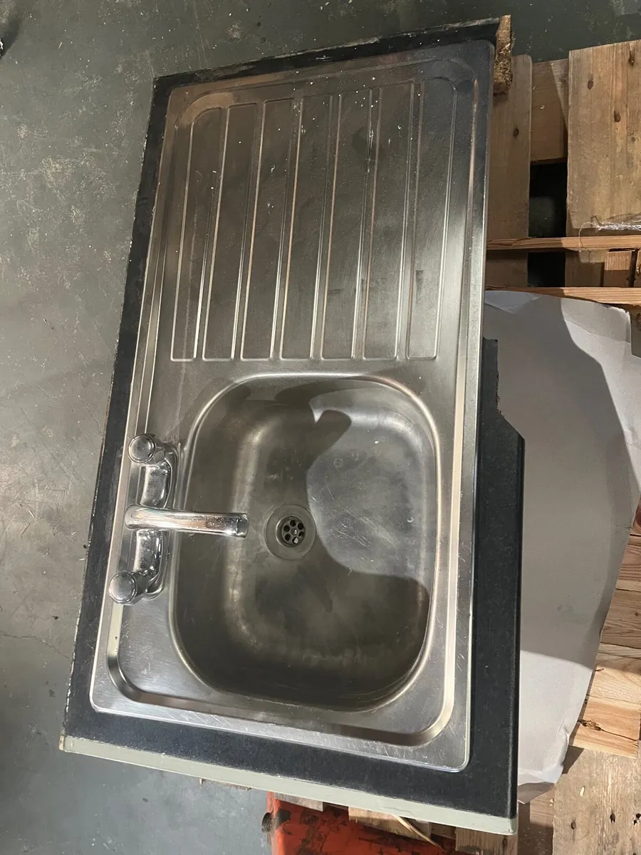 Stainless steel sink - Image 1