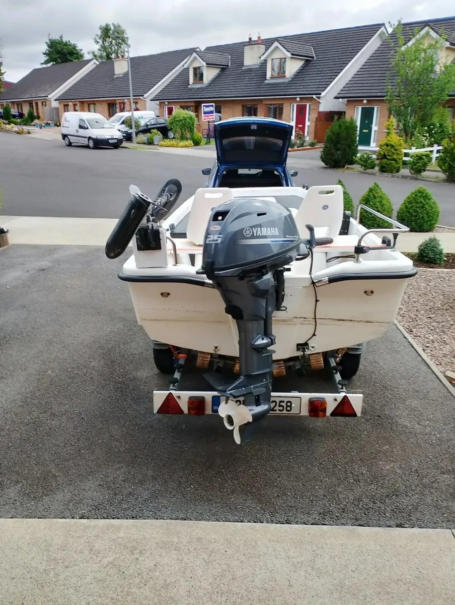 Fishing boat - Image 4