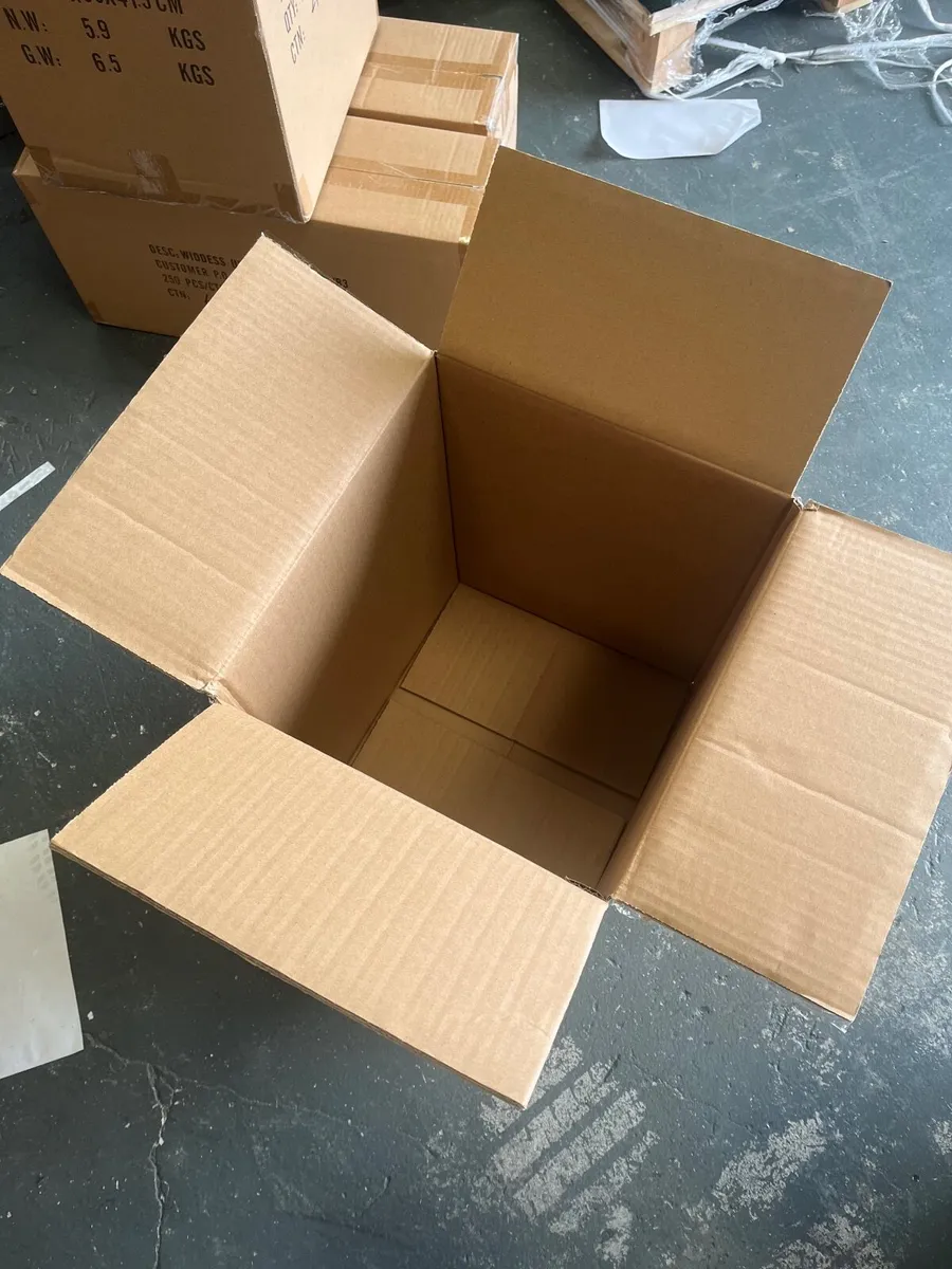 Cardboard boxes - Image 1