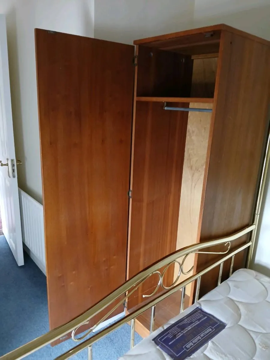 Two matching Single Wardrobes and chest of drawers - Image 3